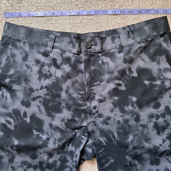 Mens Travis Mathew 9” Golf Shorts “Cosmic” Print Size 38 - Picture 5 of 7